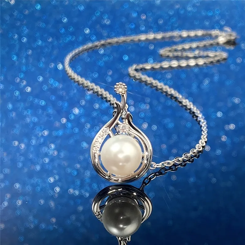 Add a touch of elegance to your outfit with our Pearl Pendant Necklace for Women - the perfect accessory for any occasion!