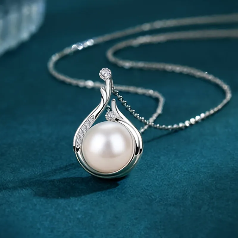 Add a touch of elegance to your outfit with our Pearl Pendant Necklace for Women - the perfect accessory for any occasion!