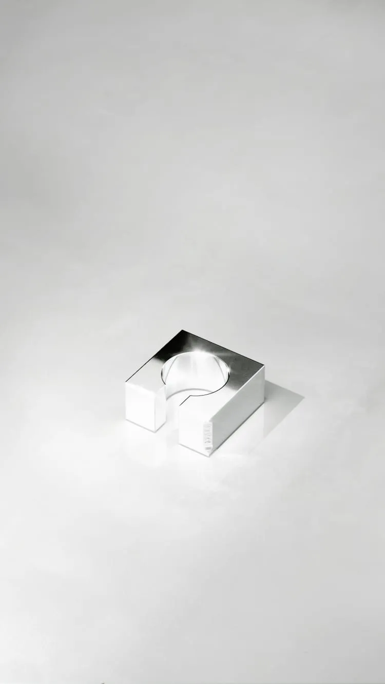 Square ring in silver